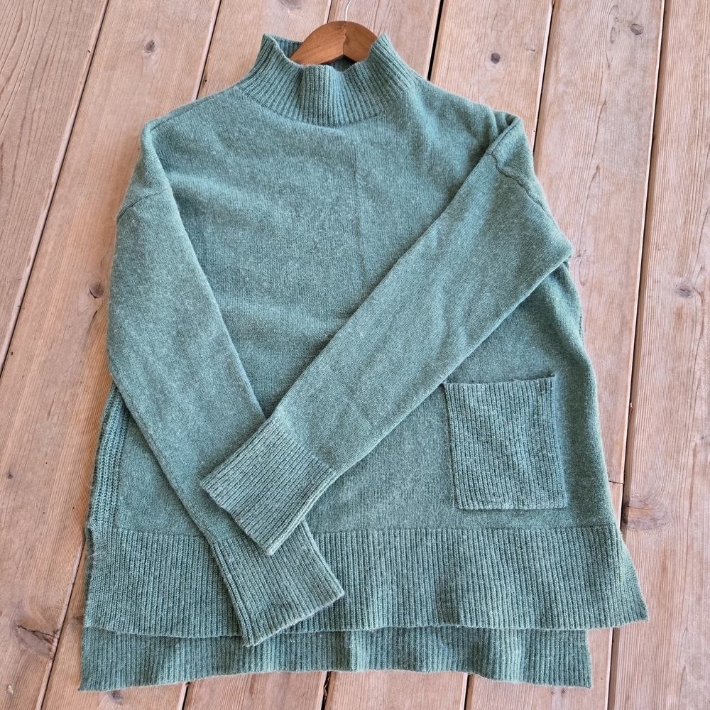 Nanette Lepore Green Turtleneck Sweater Split Hem Pocket Sz Medium